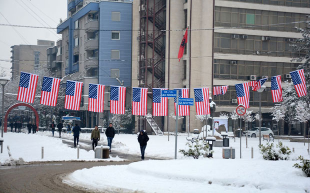 Њујорк тајмс: Приштина уз подршку САД пркоси Србији и НАТО: Би-Би-Си: Уједају руку која их храни